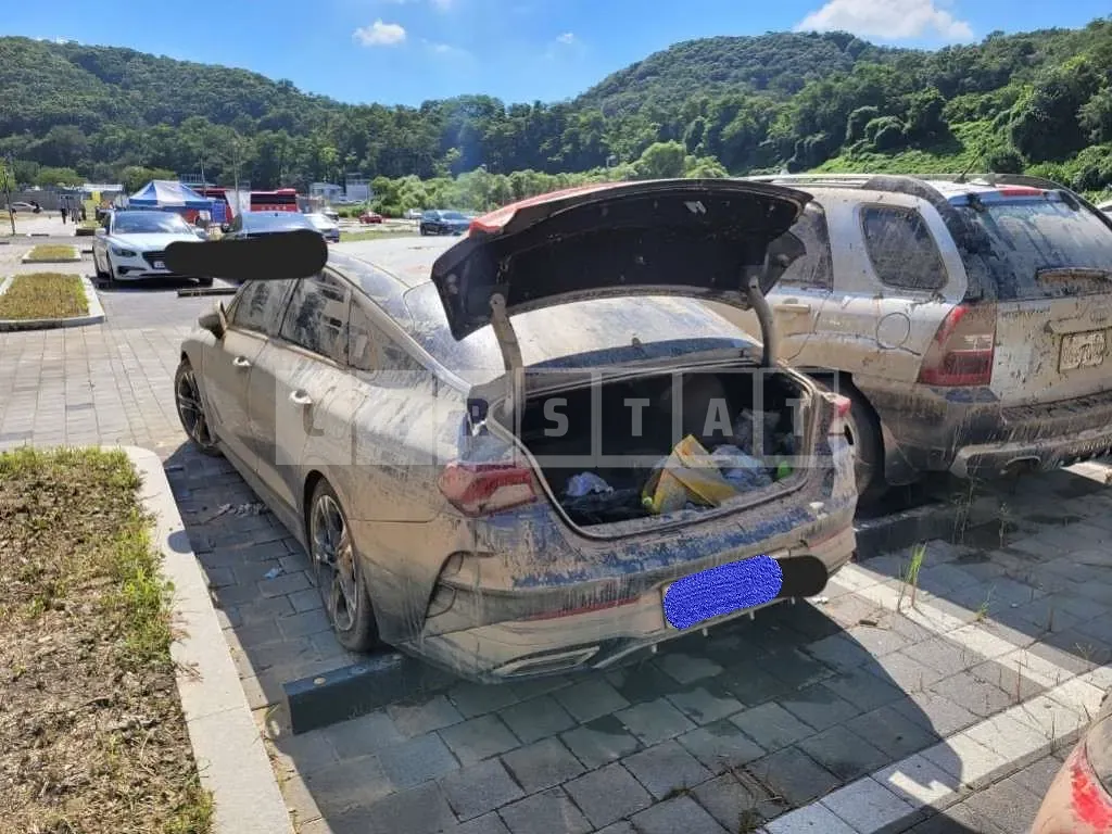 Photo 2 of 5: 2020 Kia K5, VIN KNAG541ABLA010267 — Korean insurance auction