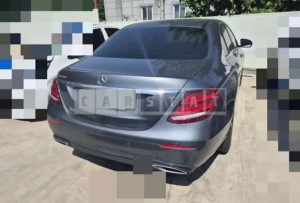 Photo 2 of 9: 2020 Mercedes-Benz E250 — Korean insurance auction
