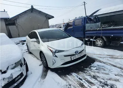 Photo 1 of 11: 2017 Toyota Prius, VIN JTDKBRFU2J3584564 — Korean insurance auction