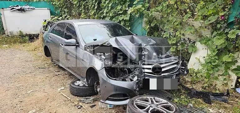 Photo 2 of 22: 2016 Mercedes-Benz E250 BlueTec 4Matic — Korean insurance auction