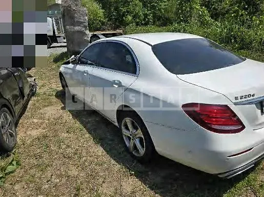 Photo 2 of 12: 2018 Mercedes-Benz E220 d 4Matic — Korean insurance auction