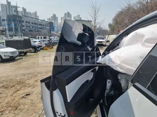 Photo 2 of 13: 2022 Tesla Model Y Performance, VIN 7SAYGDEF0NF417293 — Korean insurance auction