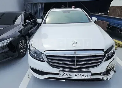 Photo 1 of 26: 2019 Mercedes-Benz E220d 4Matic, VIN WDDZF0FB4KA520770 — Korean insurance auction
