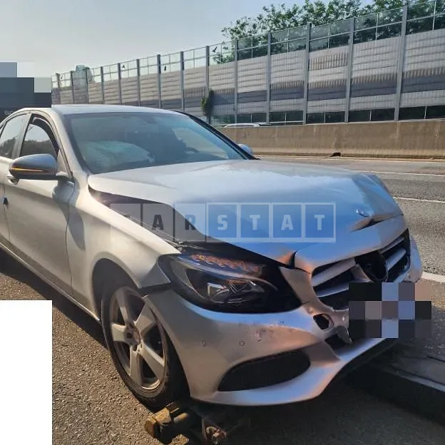 Photo 2 of 9: 2017 Mercedes-Benz C200 d — Korean insurance auction