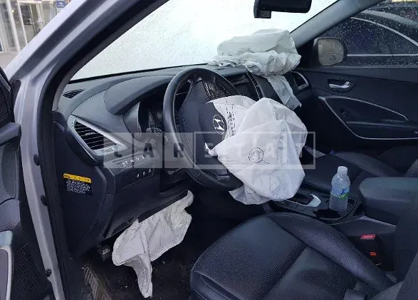 Photo 2 of 21: 2017 Hyundai Santa Fe, VIN KMHSW81UDHU736226 — Korean insurance auction
