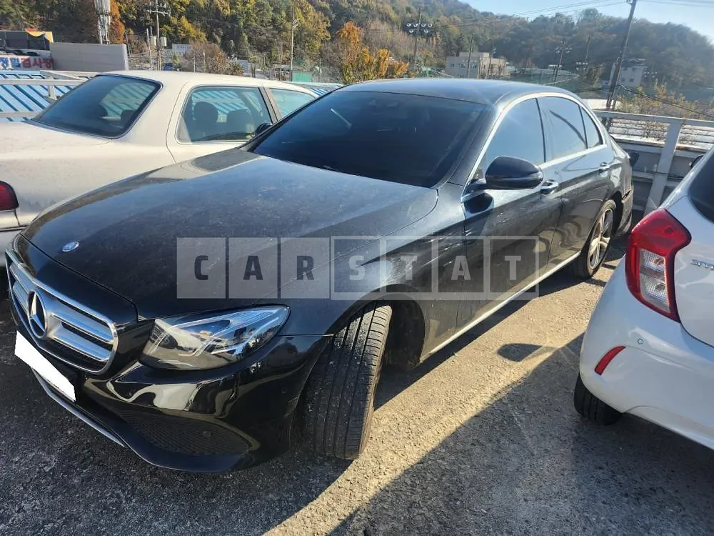 Photo 2 of 10: 2017 Mercedes-Benz E220d, VIN WDDZF0EB8HA167766 — Korean insurance auction