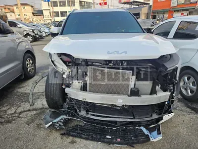Photo 1 of 40: 2024 Kia Sorento, VIN KNARJ81FGRA290854 — Korean insurance auction