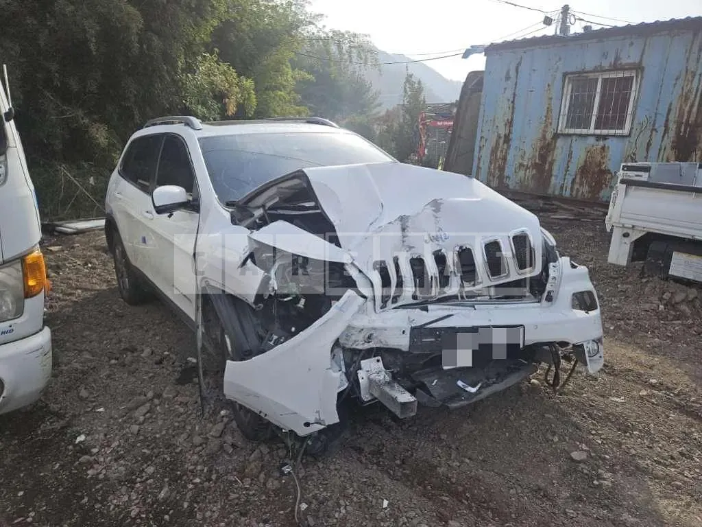 Photo 2 of 12: 2017 Jeep Zip Cherokee 2.4 — Korean insurance auction