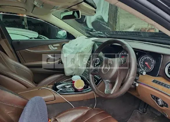 Photo 2 of 8: 2017 Mercedes-Benz The New E 220 d Exclusive, VIN WDDZF0EBXHA132386 — Korean insurance auction