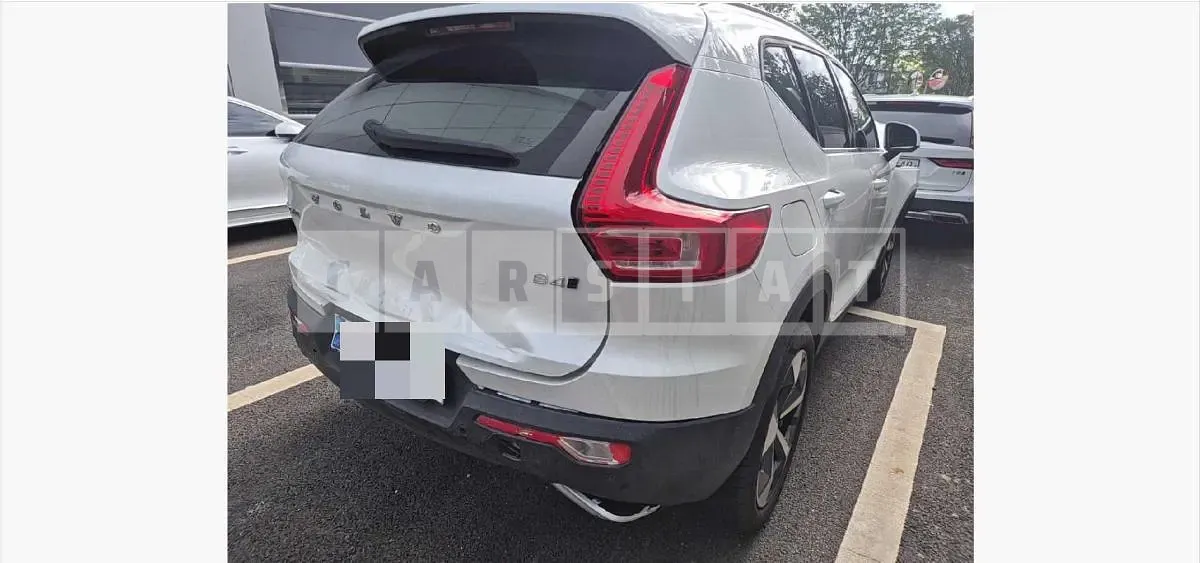 Photo 2 of 10: 2023 Volvo XC40B4 AWD — Korean insurance auction