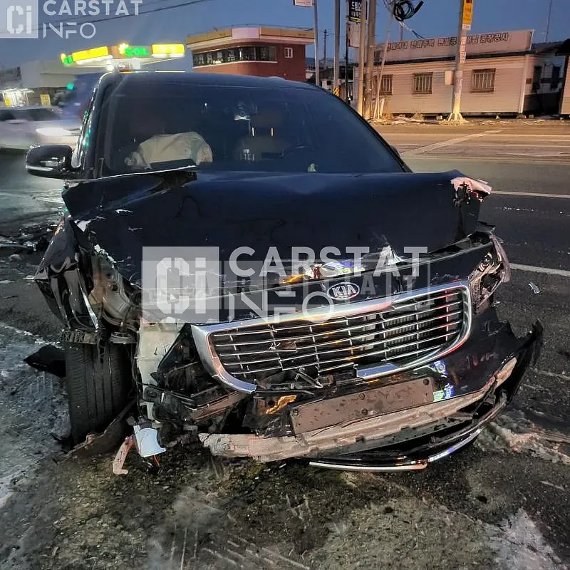 Photo 2 of 23: 2017 Kia Carnival, VIN KNAMC81ABHS318086 — Korean insurance auction