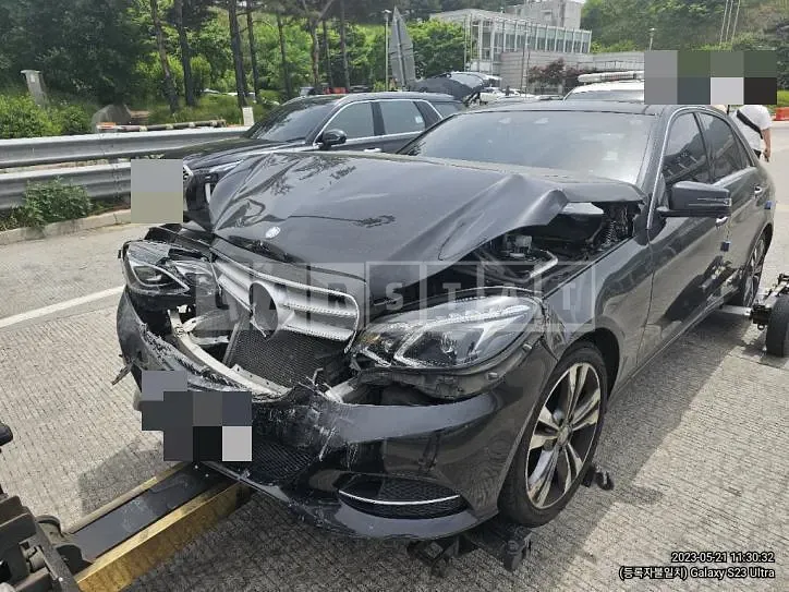 Photo 2 of 8: 2016 Mercedes-Benz E300 4Matic, VIN WDDHF8BB3GB288941 — Korean insurance auction