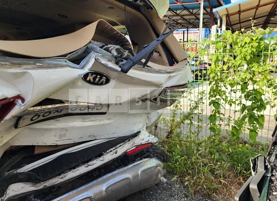 Photo 2 of 10: 2017 Kia Carnival — Korean insurance auction