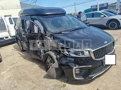 Photo 1 of 22: 2020 Kia Carnival High Limousine, VIN KNAME811BLS647355 — Korean insurance auction