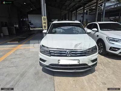 Photo 1 of 12: 2018 Volkswagen Tiguan 2.0 TDI, VIN WVGZZZ5NZJW975189 — Korean insurance auction