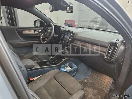 Photo 2 of 14: 2023 Volvo C40 — Korean insurance auction