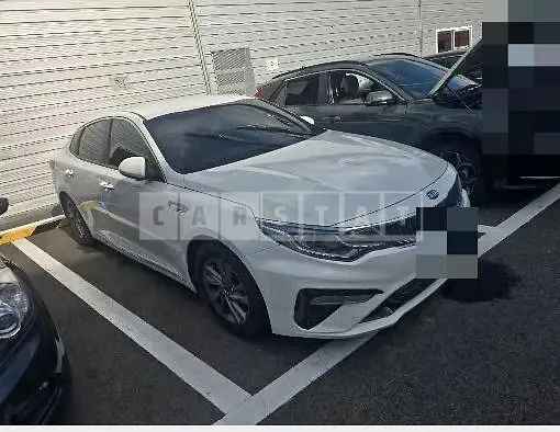 Photo 2 of 14: 2019 Kia K5 — Korean insurance auction