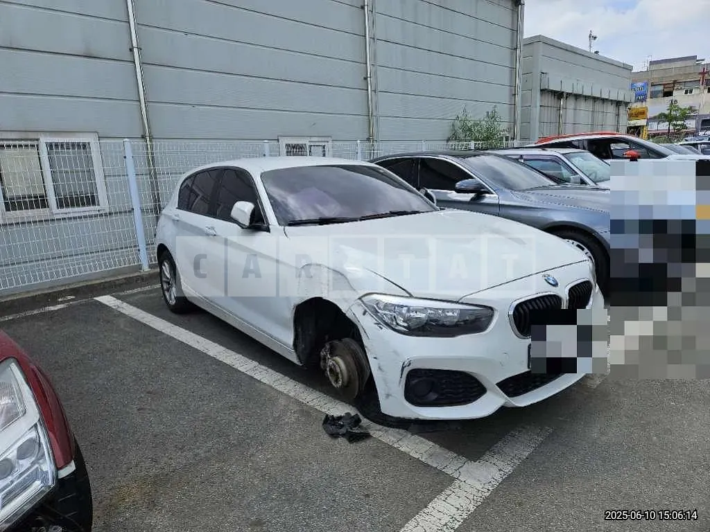 Photo 2 of 15: 2017 BMW 118d — Korean insurance auction