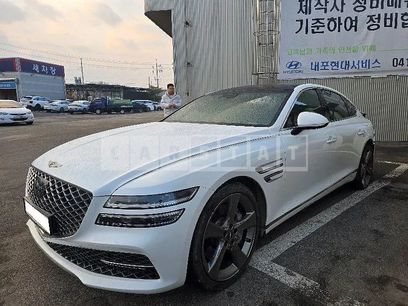 Photo 2 of 18: 2022 Genesis G80, VIN KMTGB41CDNU139606 — Korean insurance auction