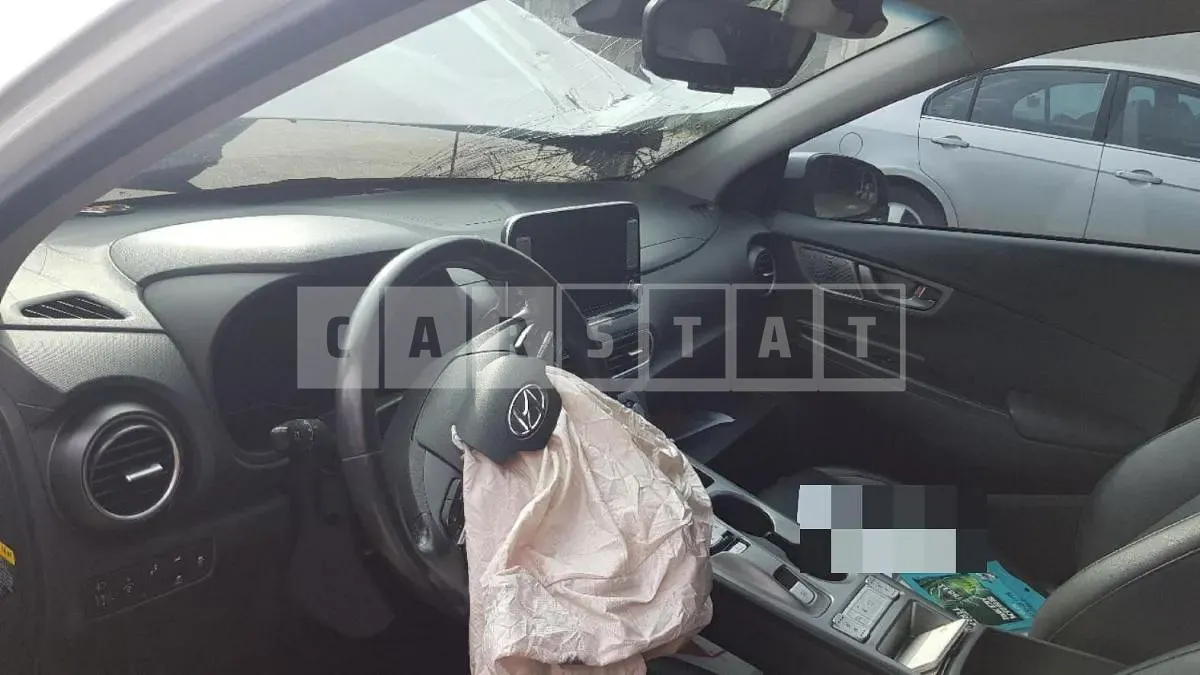 Photo 2 of 15: 2018 Hyundai Kona Electric, VIN KMHK281GFKU021044 — Korean insurance auction