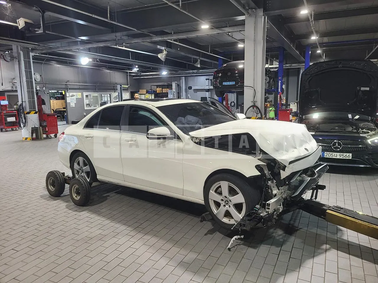 Photo 2 of 18: 2017 Mercedes-Benz C200, VIN WDDWF4CB7HF575269 — Korean insurance auction