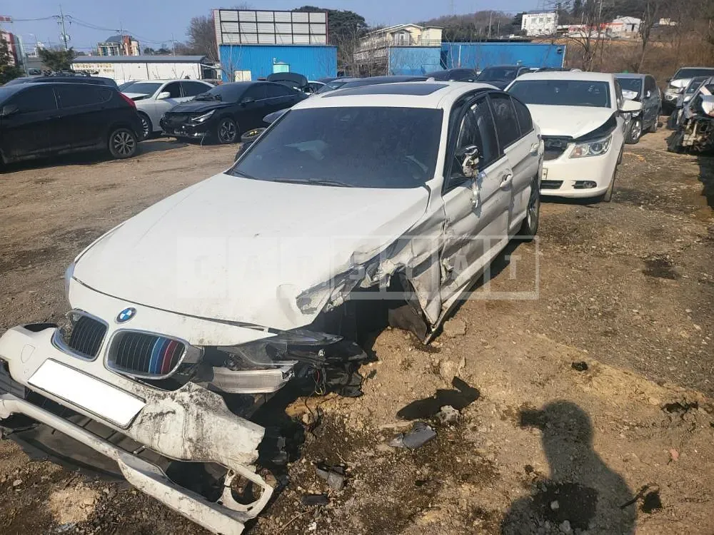 Photo 2 of 11: 2015 BMW 320d, VIN WBA3E1102FF948227 — Korean insurance auction