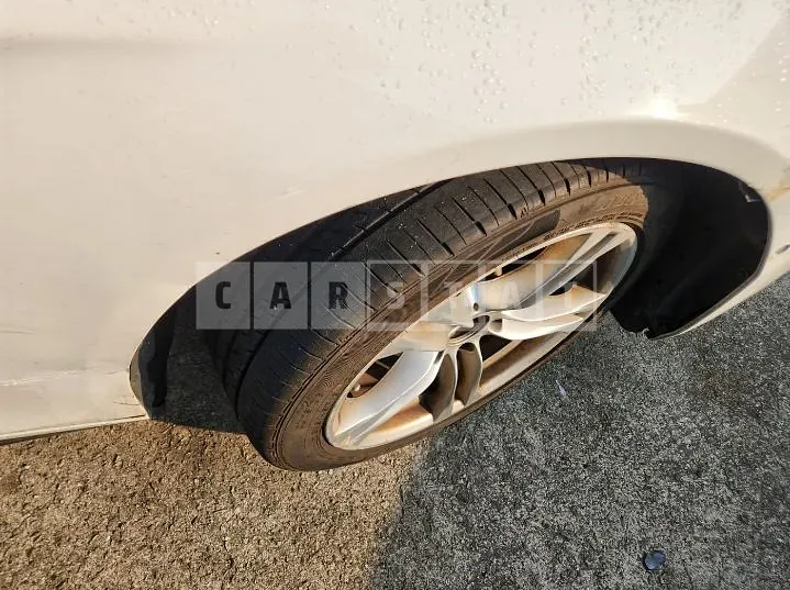 Photo 2 of 18: 2016 BMW 520d — Korean insurance auction