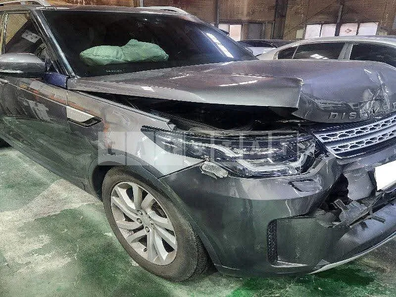 Photo 2 of 19: 2018 Land Rover Discovery TD6, VIN SALRA2BK1JA071534 — Korean insurance auction