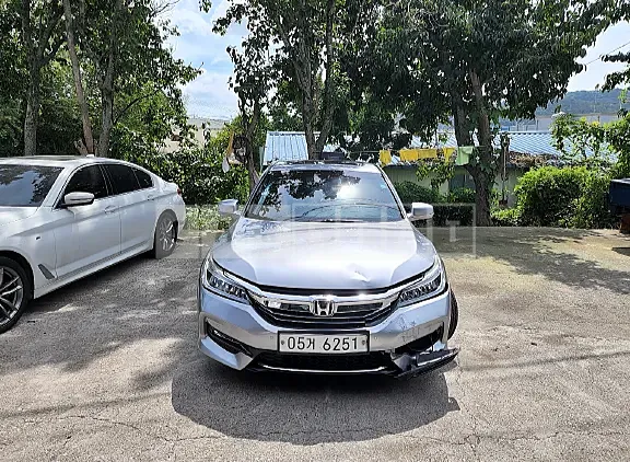 Photo 2 of 18: 2017 Honda Accord Hybrid, VIN JHMCR6650HC200790 — Korean insurance auction