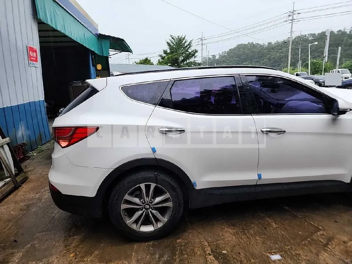 Photo 2 of 13: 2015 Hyundai Santa Fe DM — Korean insurance auction