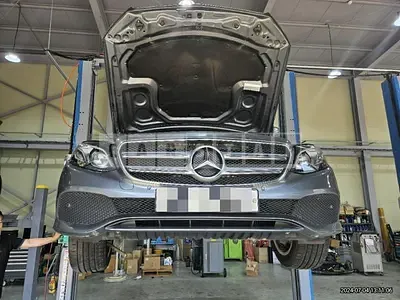 Photo 1 of 29: 2018 Mercedes-Benz E220 d — Korean insurance auction
