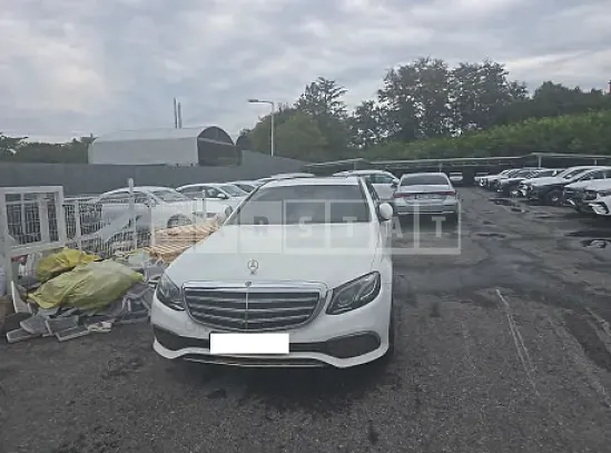 Photo 2 of 28: 2018 Mercedes-Benz E300 — Korean insurance auction