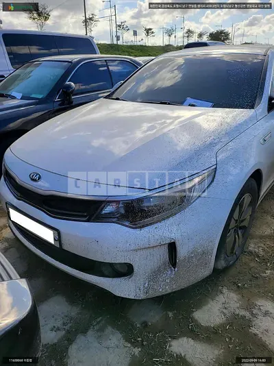 Photo 1 of 8: 2016 Kia K5 Hybrid, VIN KNAGU41CBGA003811 — Korean insurance auction