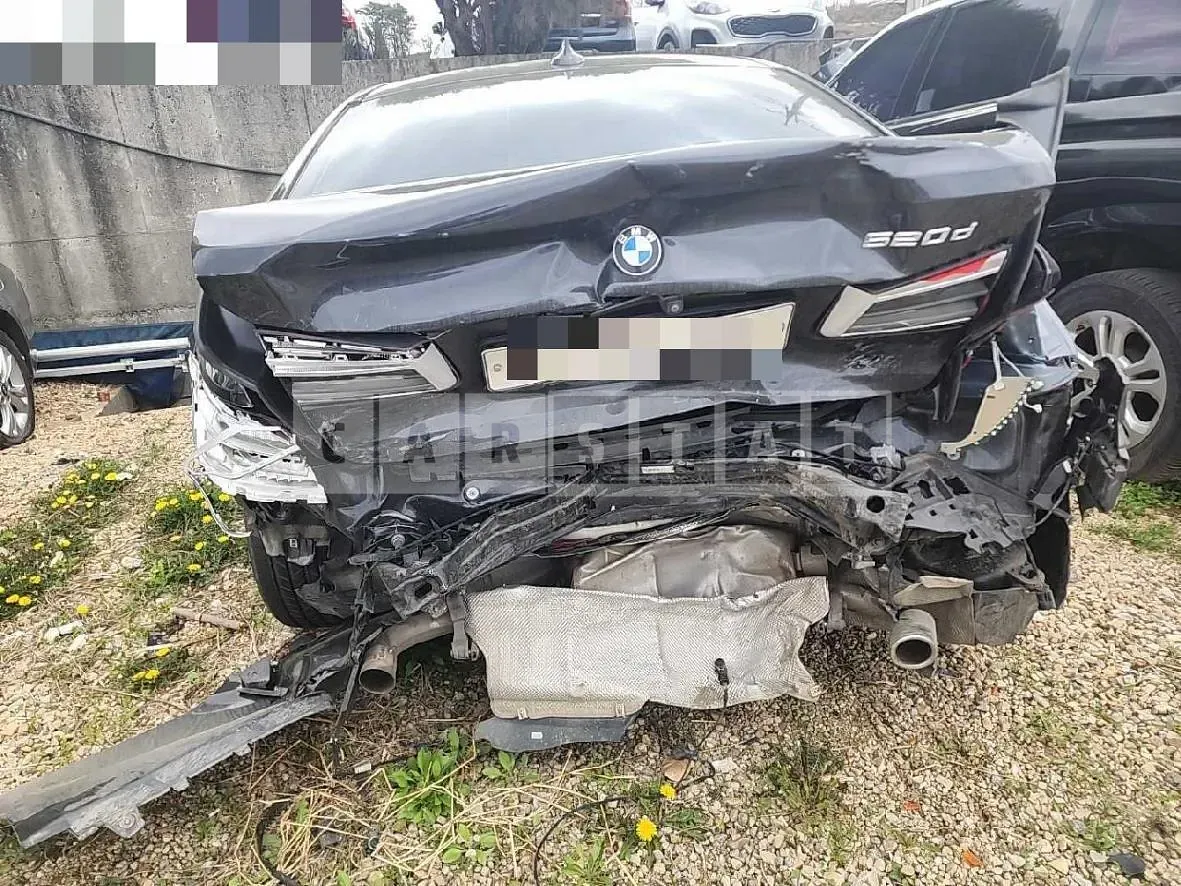 Photo 2 of 18: 2017 BMW 520d, VIN WBAJC3109JG994505 — Korean insurance auction