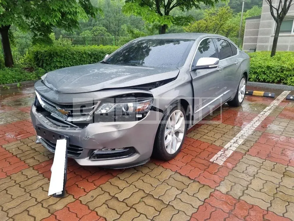 Photo 2 of 5: 2017 Chevrolet Impala 2.5, VIN 1G1155SA6HU128507 — Korean insurance auction