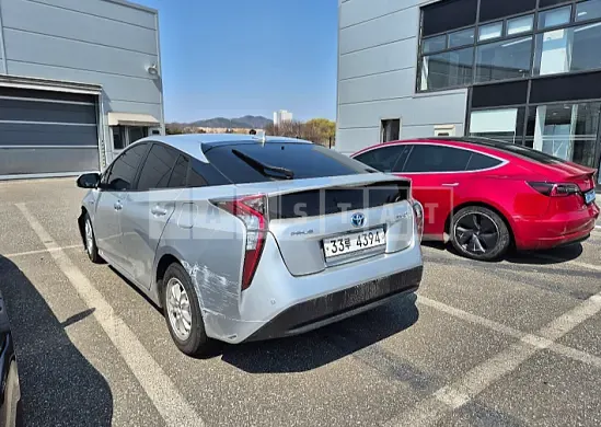 Photo 2 of 7: 2018 Toyota Prius — Korean insurance auction