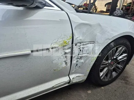 Photo 2 of 8: 2015 Jaguar XF 2.2d, VIN SAJAA05JXFDU67612 — Korean insurance auction