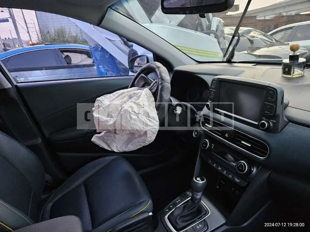Photo 2 of 10: 2018 Hyundai Kona — Korean insurance auction