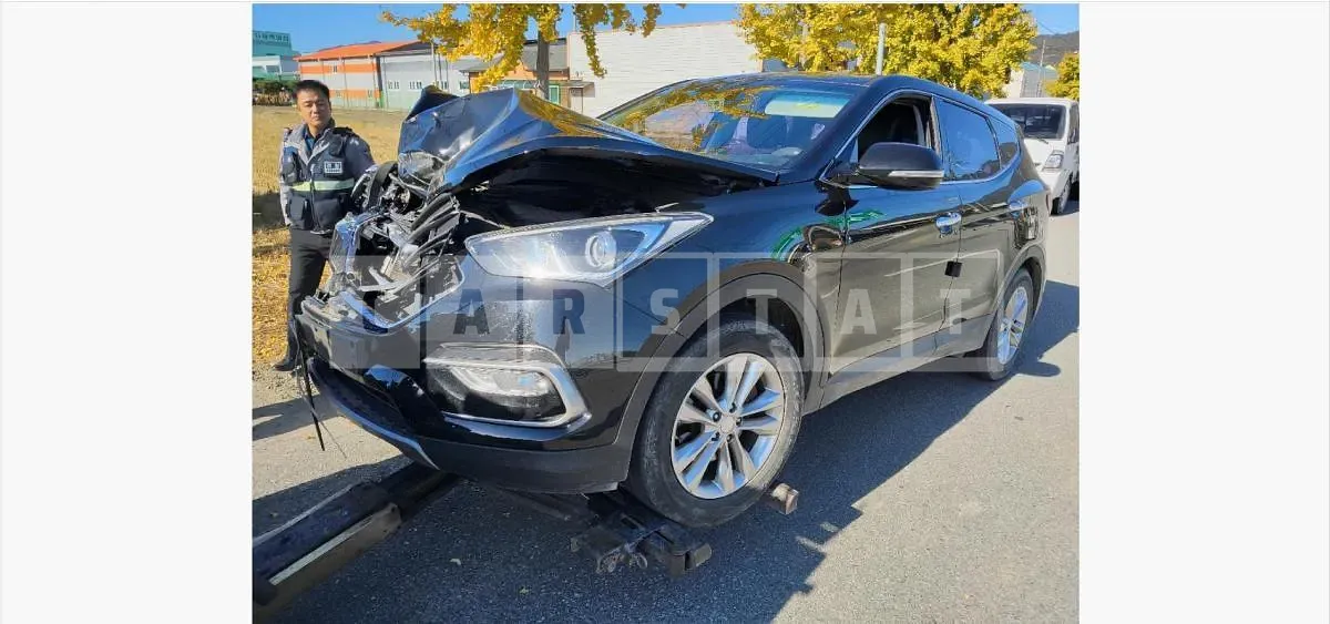 Photo 2 of 5: 2016 Hyundai Santa Fe DM — Korean insurance auction