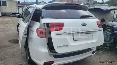 Photo 1 of 40: 2018 Kia Carnival — Korean insurance auction