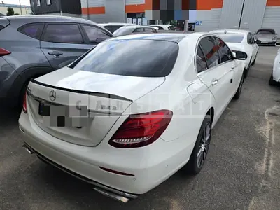 Photo 1 of 8: 2018 Mercedes-Benz E220d, VIN WDDZF0EB1JA458762 — Korean insurance auction