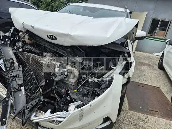 Photo 2 of 20: 2021 Kia Carnival — Korean insurance auction