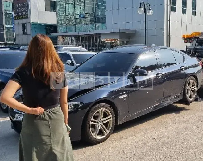Photo 2 of 3: 2016 BMW 520d, VIN WBA5E5104GG204611 — Korean insurance auction