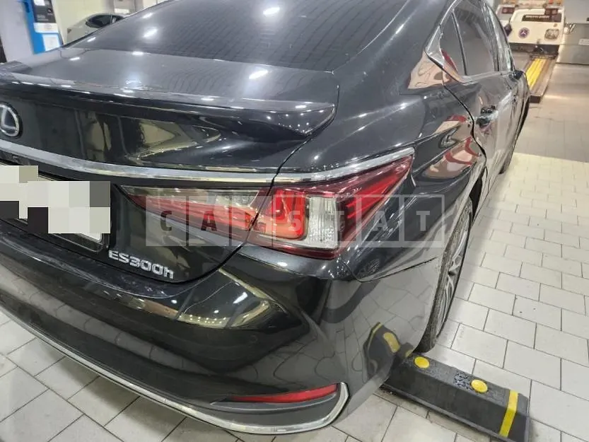 Photo 2 of 21: 2019 Lexus ES300h, VIN JTHB21B16K2060515 — Korean insurance auction