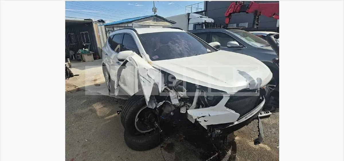 Photo 2 of 19: 2017 Hyundai Santa Fe DM — Korean insurance auction