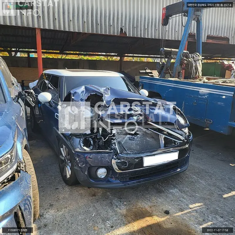 Photo 2 of 8: 2017 MINI Cooper D Club Man, VIN WMWLR9106H2E67896 — Korean insurance auction