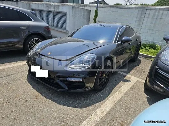 Photo 2 of 50: 2017 Porsche Panamera Turbo — Korean insurance auction