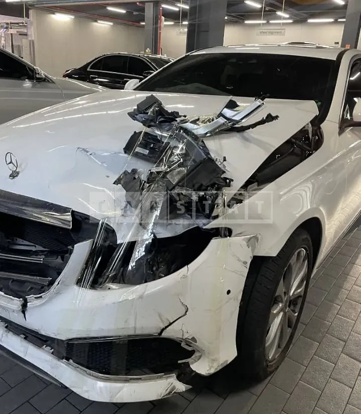 Photo 2 of 10: 2018 Mercedes-Benz E300 4Matic — Korean insurance auction