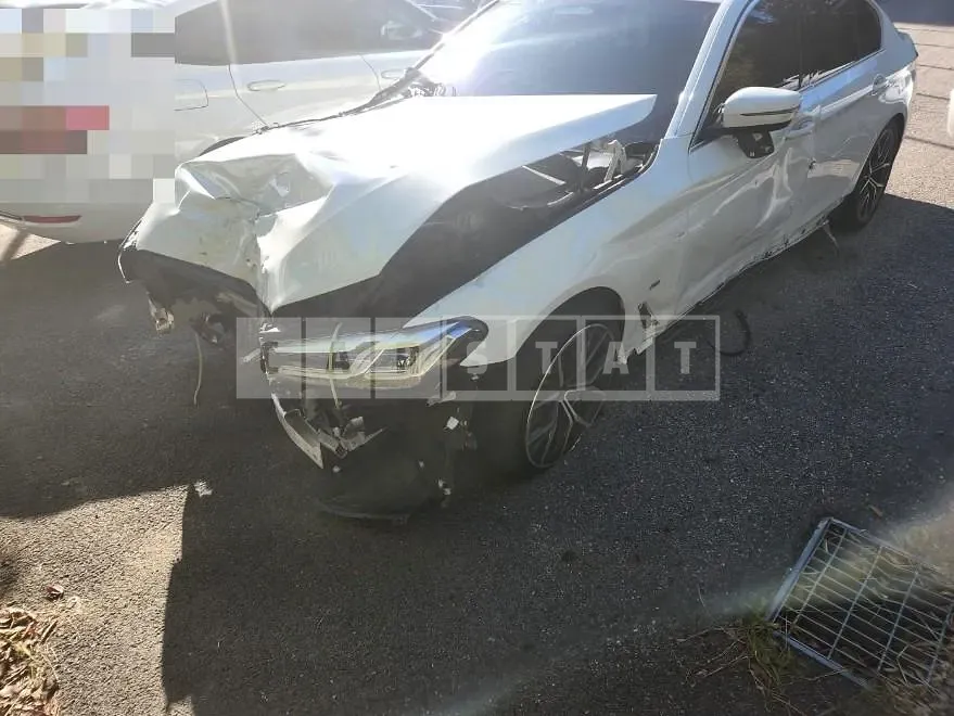 Photo 2 of 5: 2022 BMW 530i — Korean insurance auction
