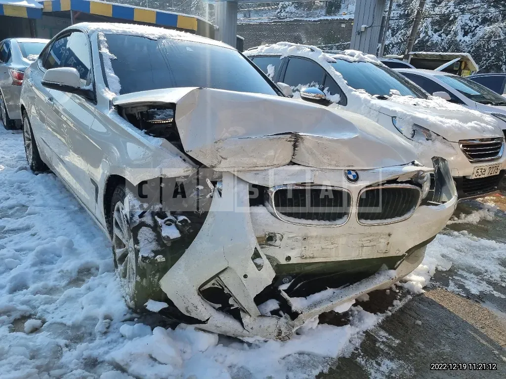 Photo 2 of 27: 2015 BMW 320d GranTurismo, VIN WBA3Y3105FGH95682 — Korean insurance auction